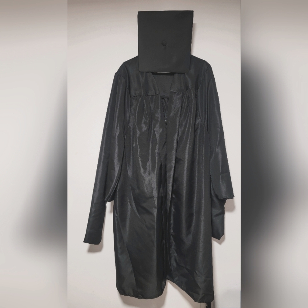 Classic Black Josten's Master's Graduation Gown For 5'4"-5'6" And Cap